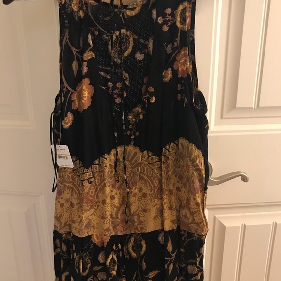 free people print flouny hem. Never been worn. - Picture 2 of 5